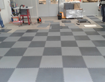厂房地面装修材料 灰色+黑色 工厂用软地板砖
